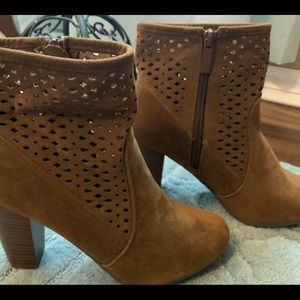 New Women Breckelles Gina-35 Faux Suede Perforated Chunky Heel Bootie